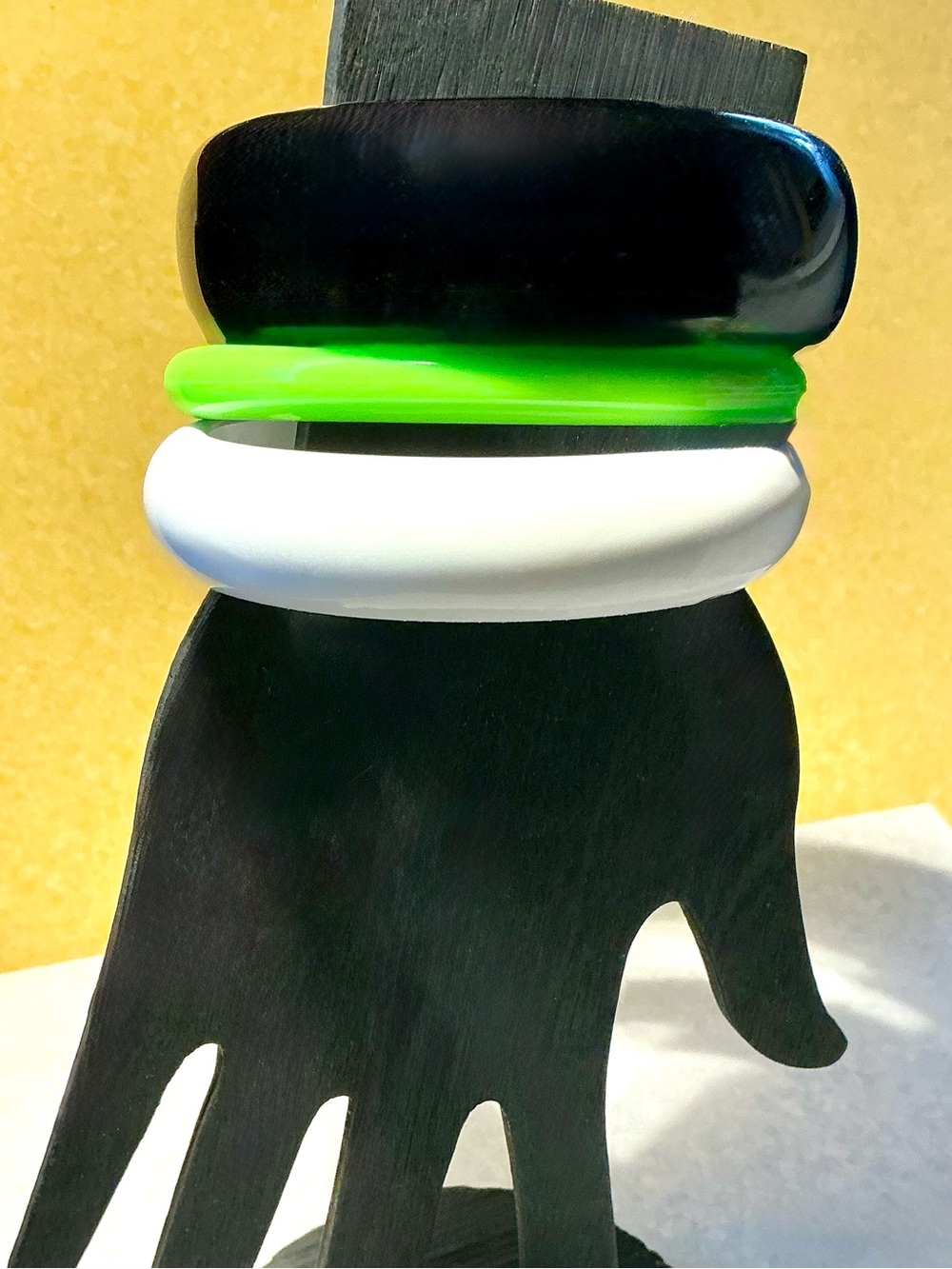 Vintage Stackable Bangles Set of 3 Summertime Lime, White, Black Plastic Bangers - Picture 5 of 11